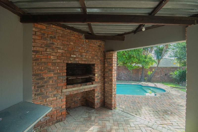 5 Bedroom Property for Sale in Bluewater Bay Eastern Cape
